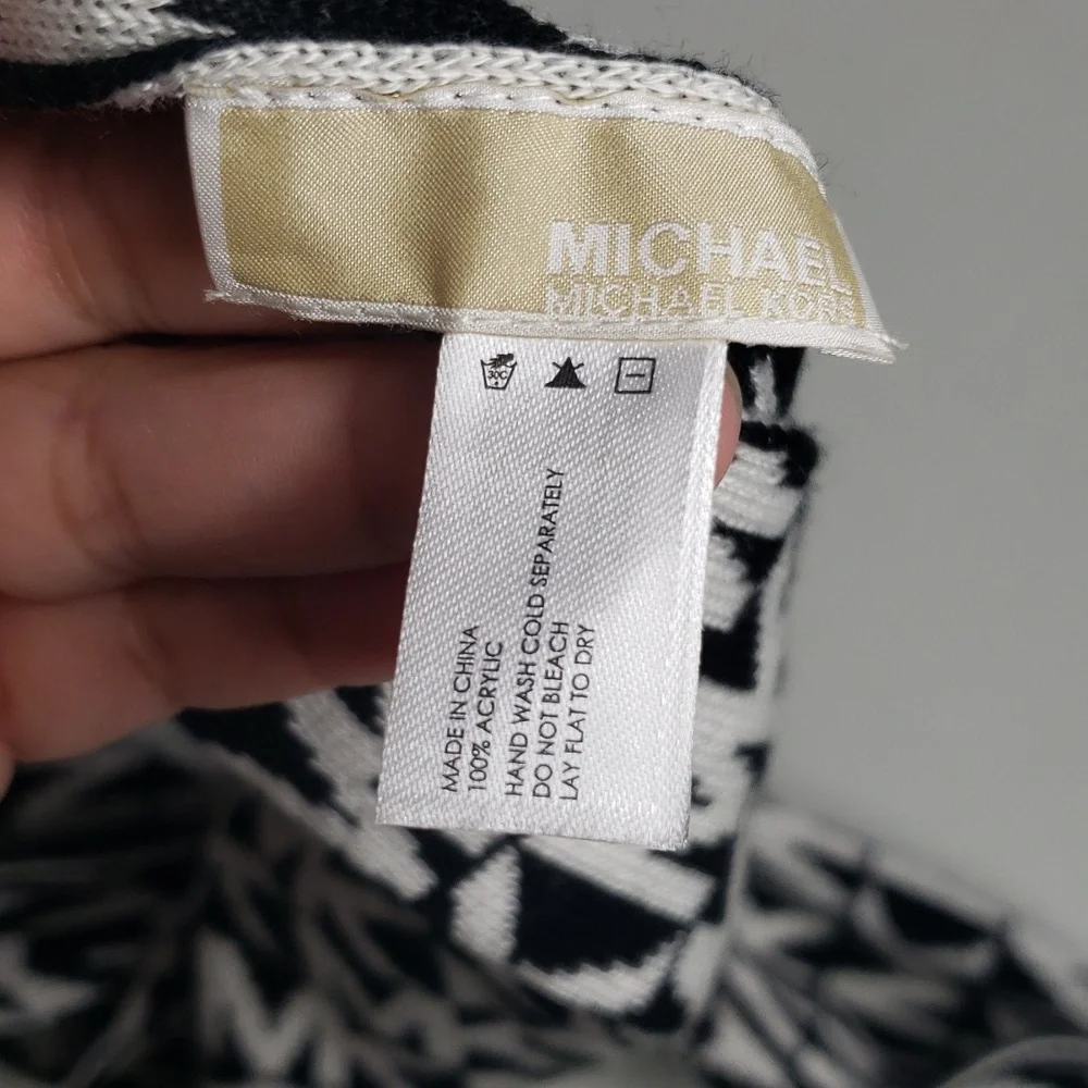 Michael Kors Womens Monogram Knit Lightweight Soft Winter Scarf Designer